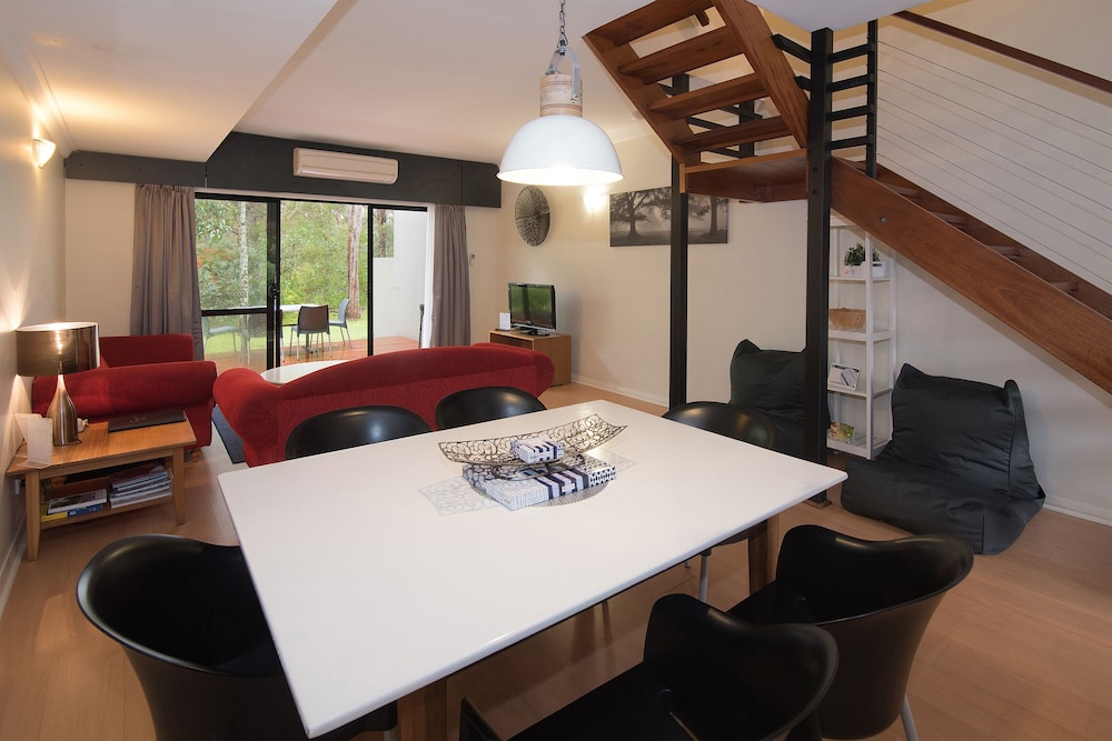 Two Bedroom Two Spa Apartment - In-Room Dining