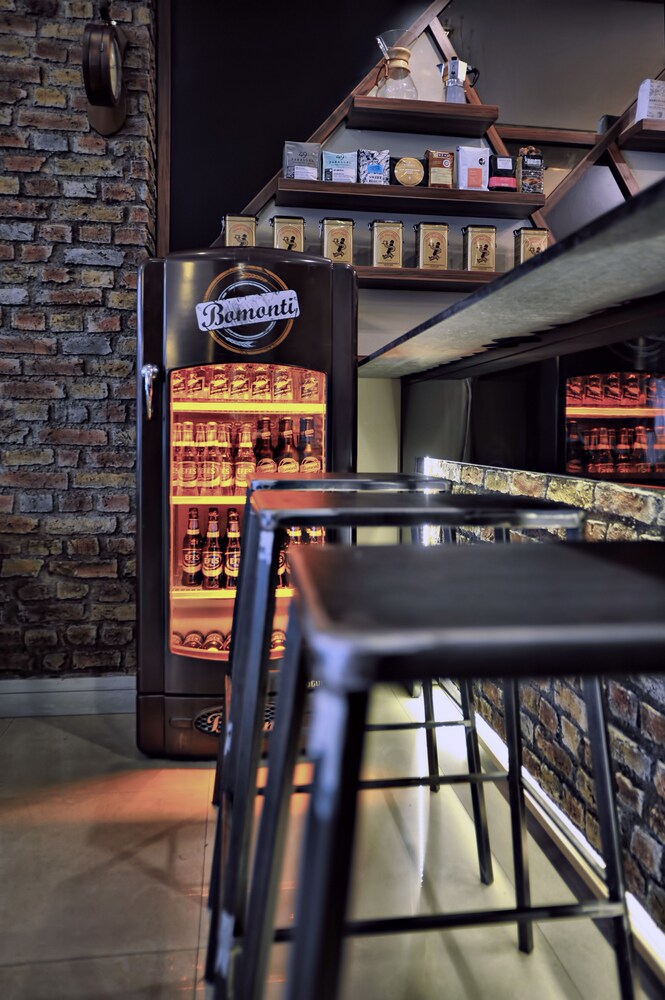 Hotel Bar