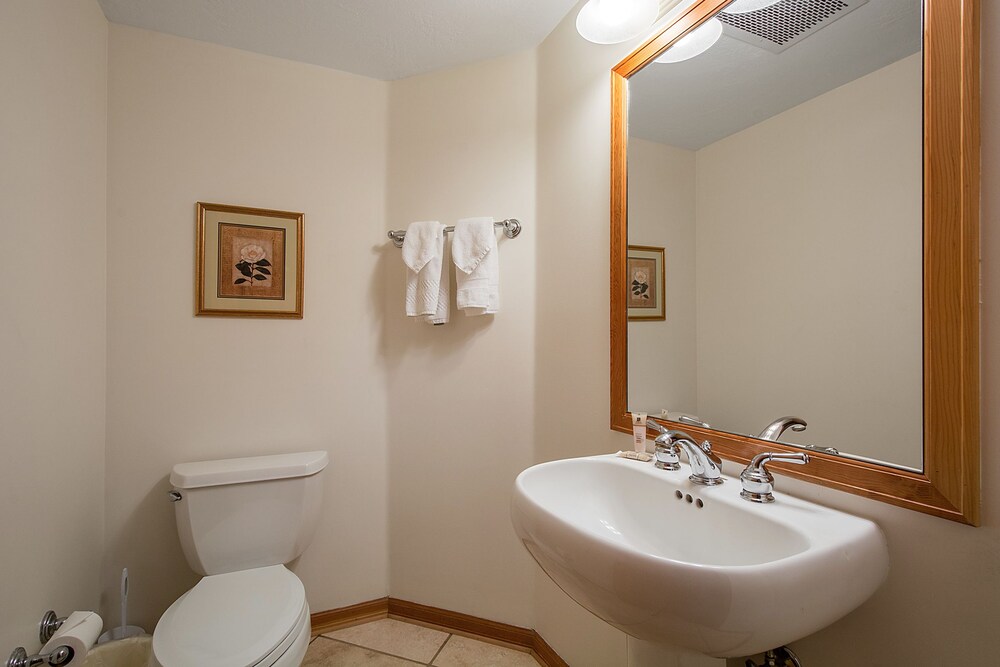 욕실 (Standard 2-bedroom condominium with spa)