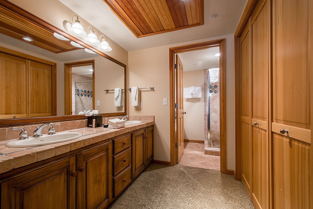 욕실 (Deluxe 2-bedroom condominium with spa)