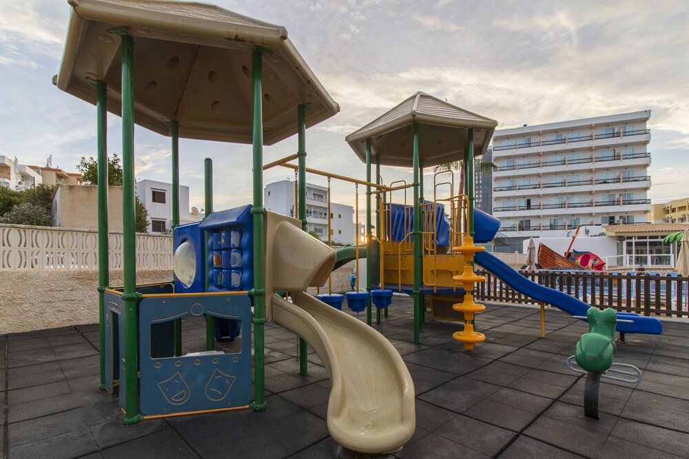 Childrens Play Area - Outdoor
