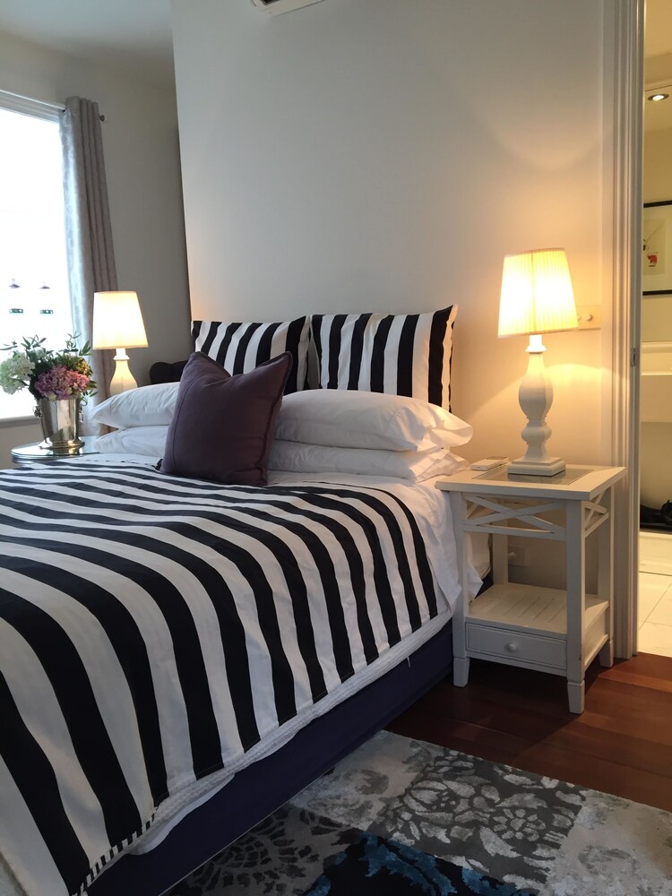 Luxury Apartment, 1 Bedroom, Courtyard View, Courtyard Area - Guestroom