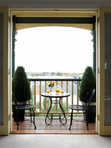 Luxury Loft, 1 Bedroom, Courtyard View - Balcony