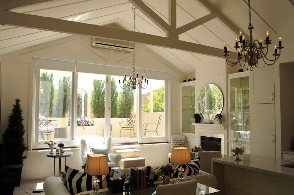Deluxe Apartment, 2 Bedrooms, Courtyard View, Courtyard Area - Terrace/Patio
