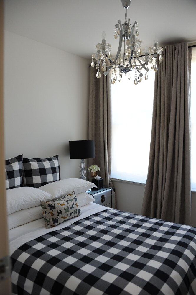 Deluxe Apartment, 2 Bedrooms, Courtyard View, Courtyard Area - Guestroom