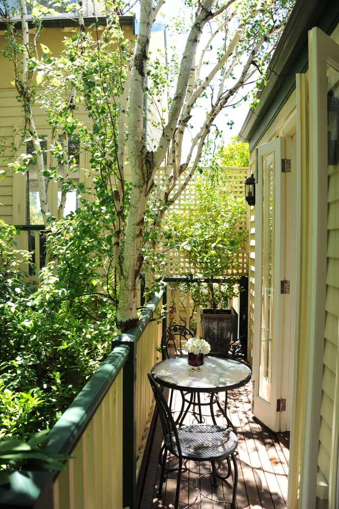 Deluxe Apartment, 2 Bedrooms, Courtyard View, Courtyard Area - Balcony