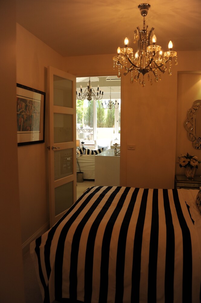 Deluxe Apartment, 2 Bedrooms, Courtyard View, Courtyard Area - Guestroom