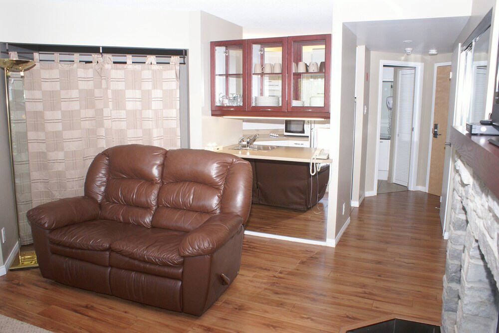 Deluxe Studio, Kitchen - Guestroom