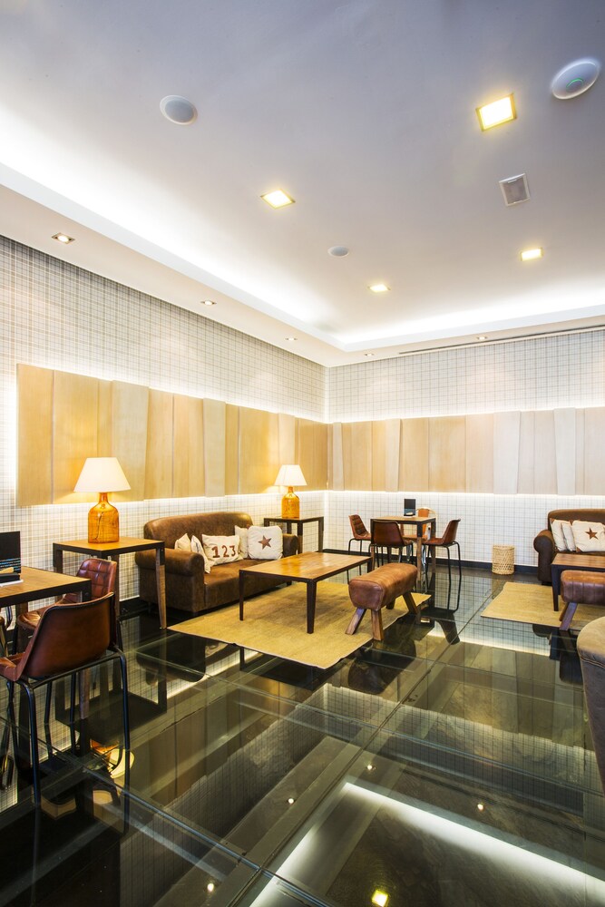 Hotel Bar