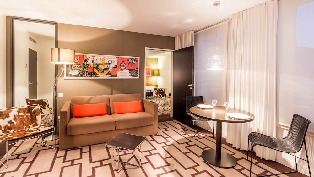 Suite - Living Room