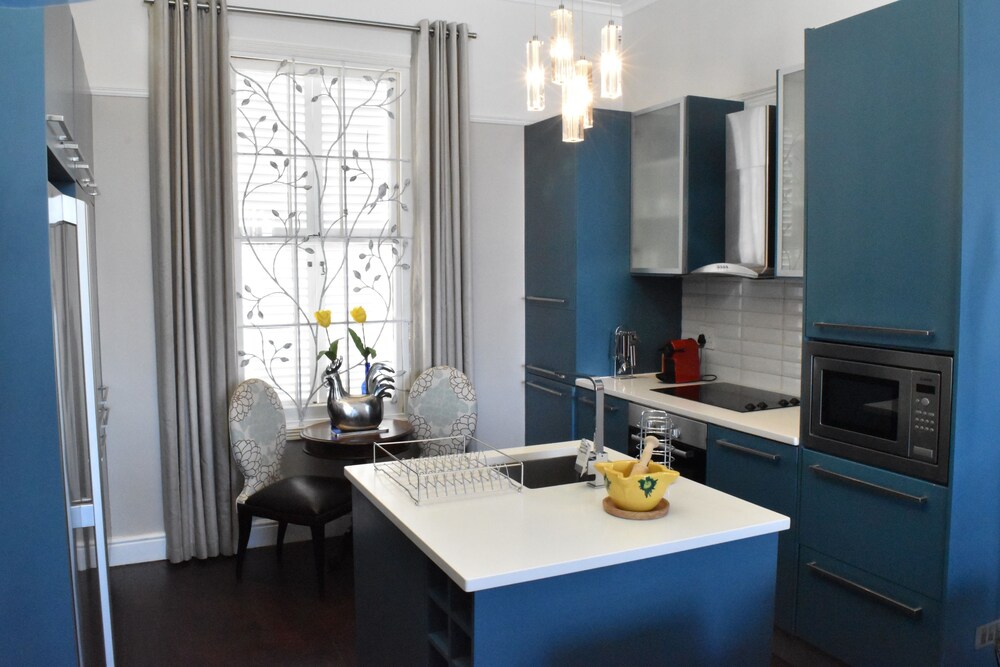 Exclusive Cottage, 3 Bedrooms, Mountain View (10 Loader Street 2 night minimum stay) - In-Room Kitchen