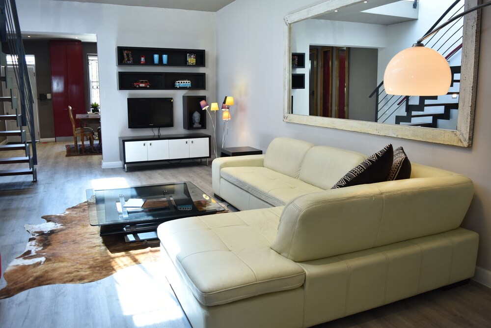 Exclusive Cottage, 2 Bedrooms, City View (139 Waterkant Street 2 night min stay) - Living Room