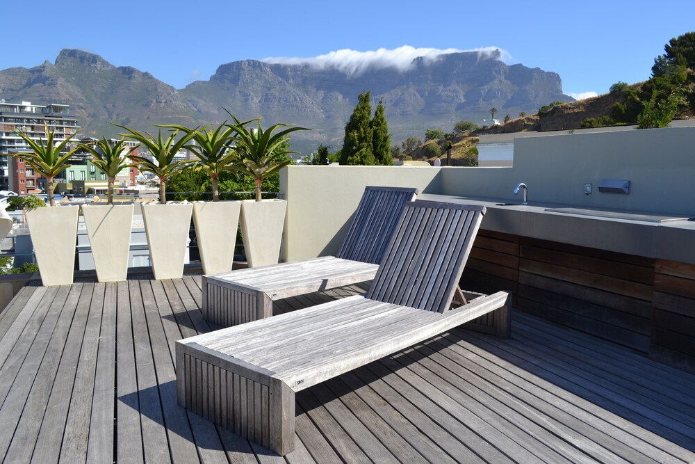 Exclusive Cottage, 3 Bedrooms, Mountain View (24 Loader Street 2 night minimum stay) - Featured Image