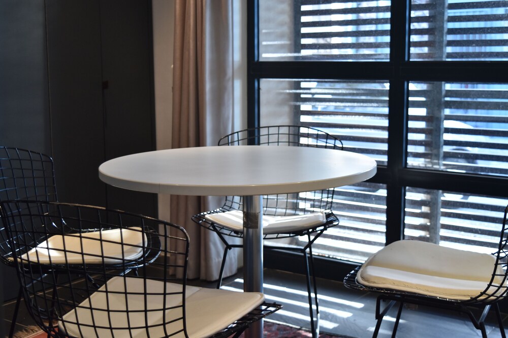 Exclusive Apartment, 1 Bedroom (Vos Lane 2 night minimum stay) - In-Room Dining