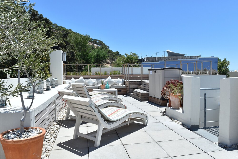 Exclusive Cottage, 5 Bedrooms, Mountain View (39 Dixon Street 2 night minimum stay) - Sundeck