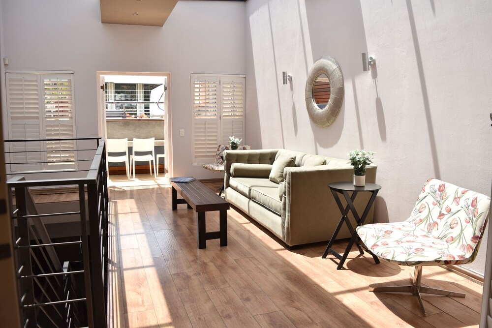 Exclusive Cottage, 2 Bedrooms, City View (139 Waterkant Street 2 night min stay) - Living Area