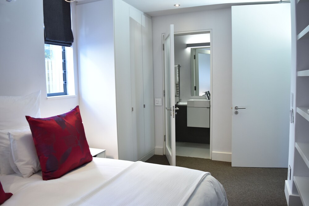 Exclusive Cottage, 2 Bedrooms, Terrace, City View (77 Loader Street 2 night minimum stay) - Guestroom
