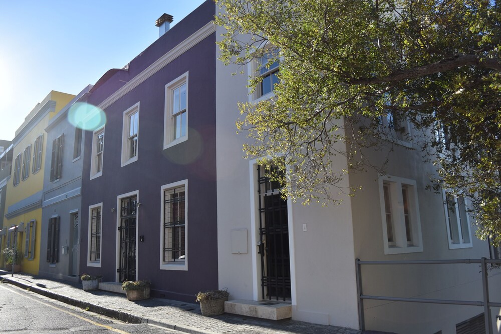 Exclusive Cottage, 4 Bedrooms, Mountain View (2 Loader Street 2 night minimum stay) - Hotel Front