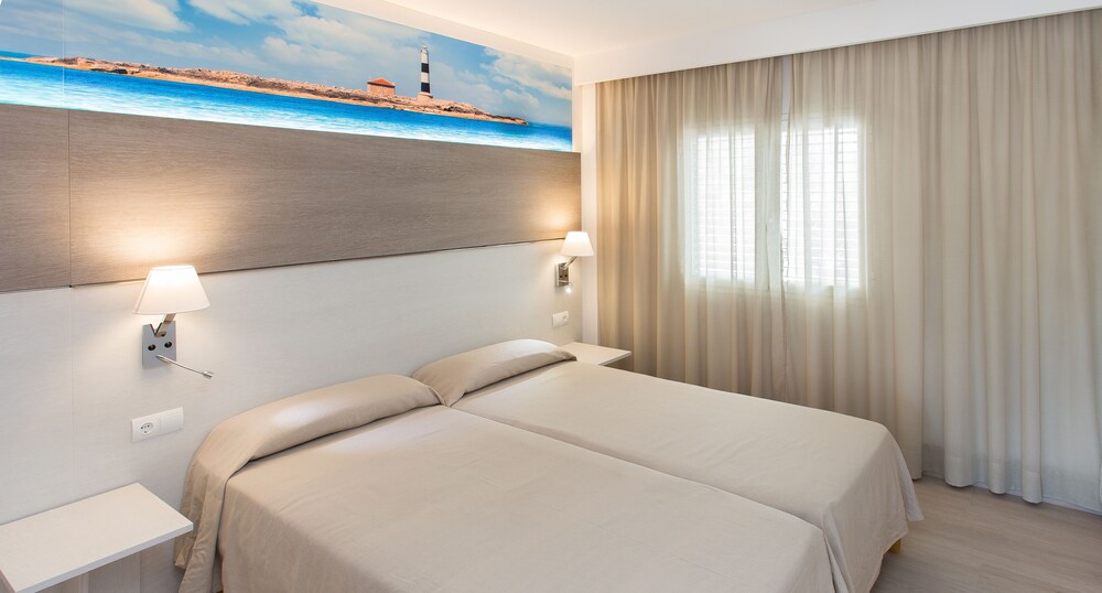 Standard Apartment, 3 Bedrooms - Guestroom