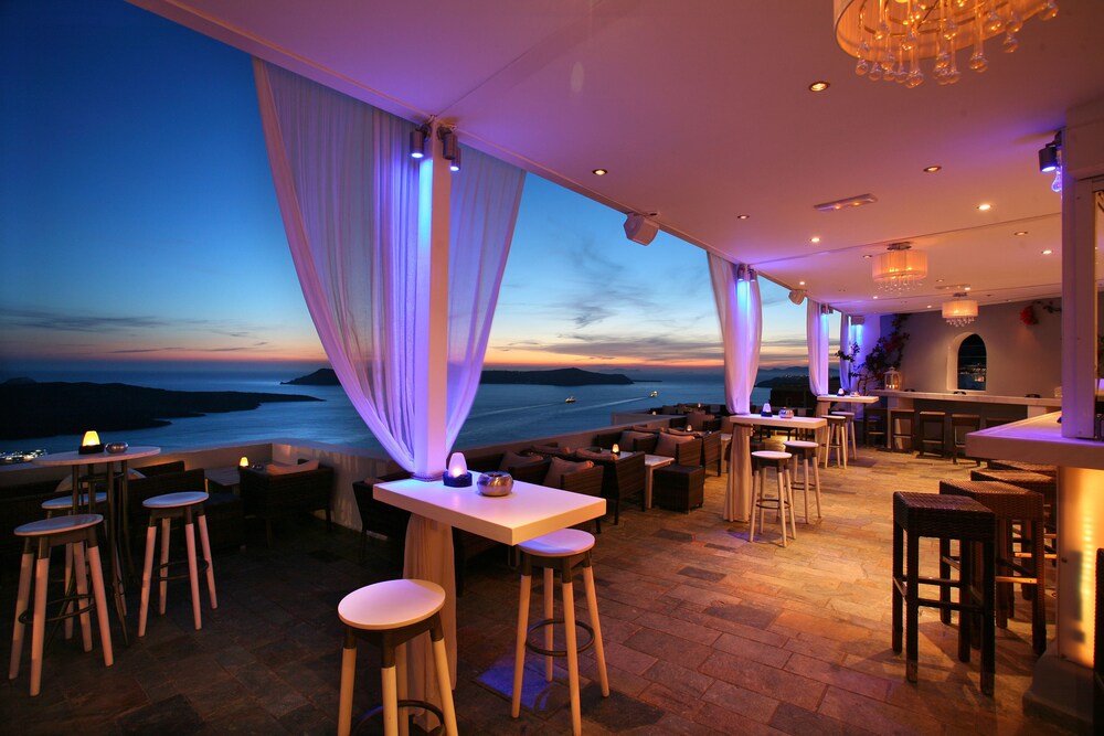 Hotel Bar
