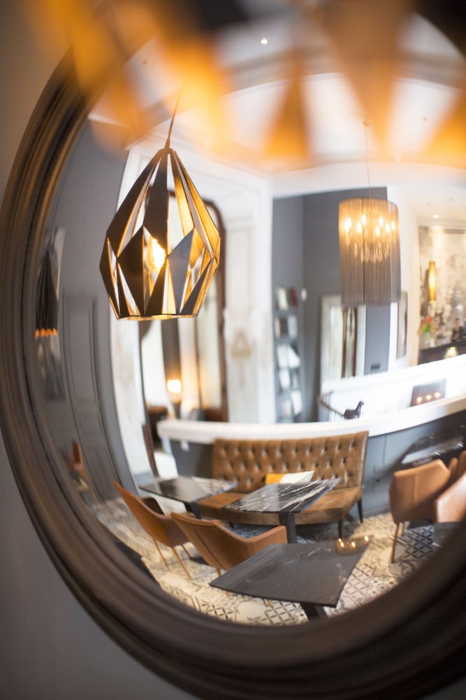 Hotel Lounge