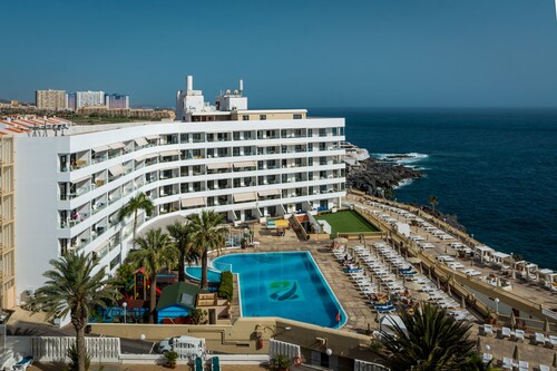 Pearly Grey Ocean Club Apartments & Suites