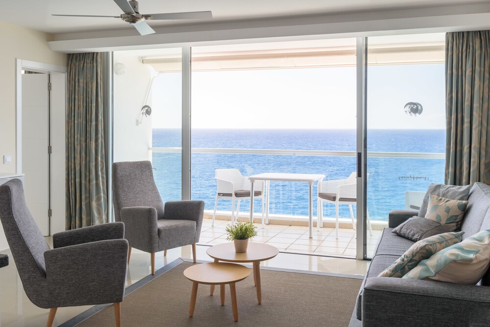 Deluxe Suite, 1 Bedroom, Ocean View - Living Room