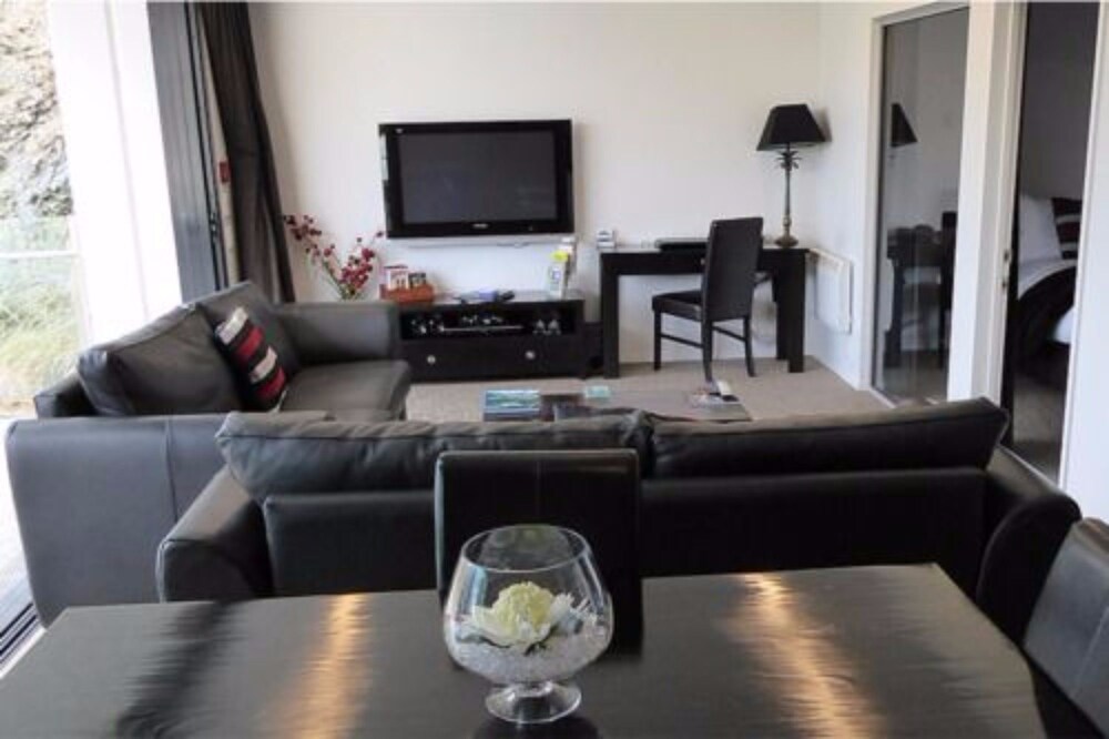 Alpine Two Bedroom Suite - Living Room