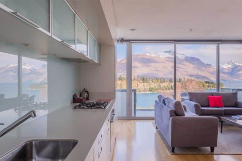 Lake View Swiss-SuperSuite One Bedroom - In-Room Kitchenette