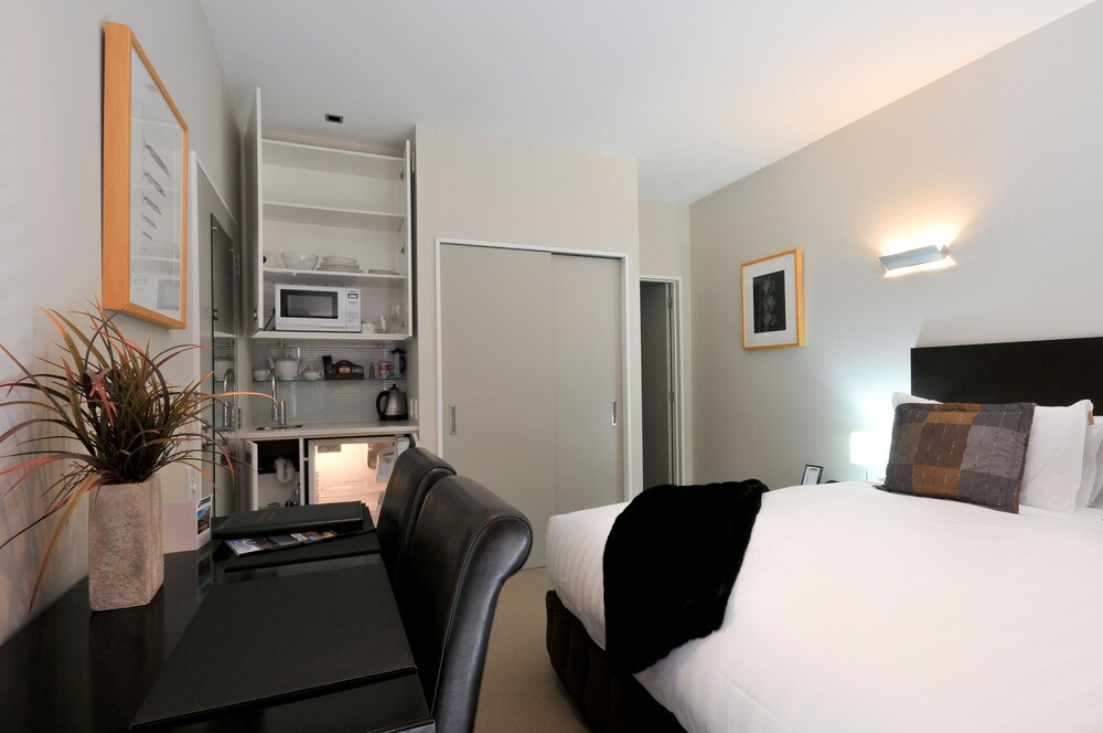 Standard Studio, 1 King Bed - In-Room Kitchenette