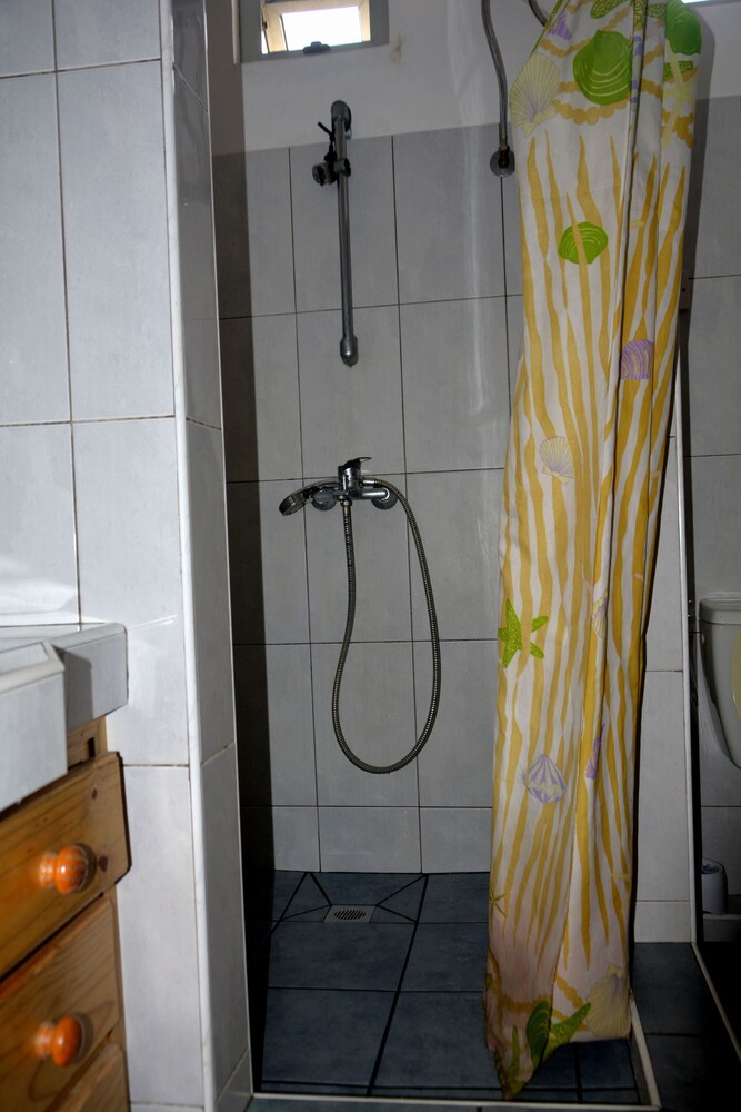 Studio - Bathroom