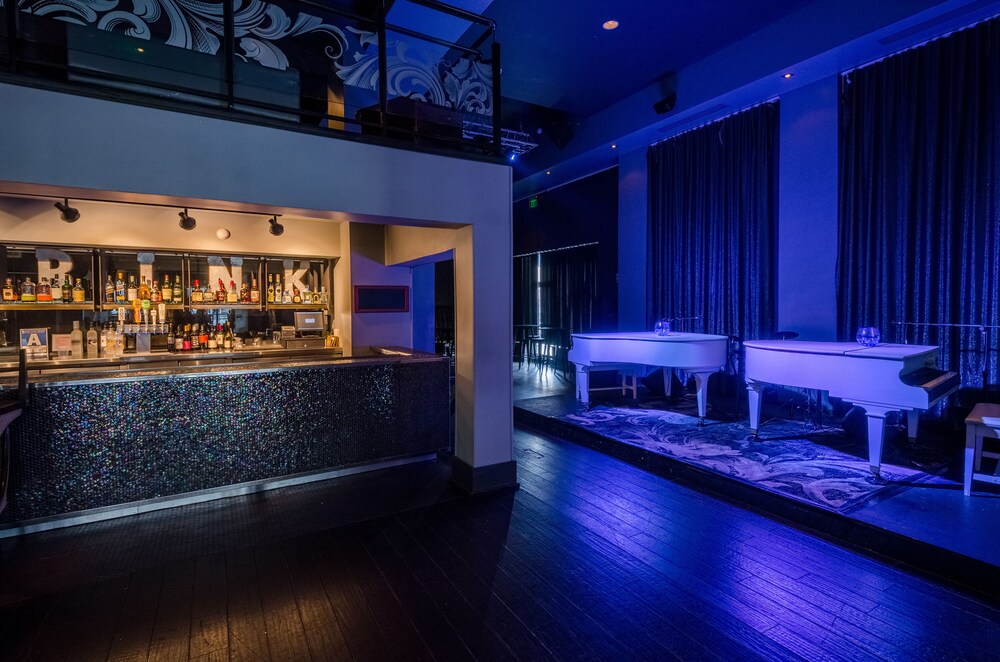 Hotel Bar