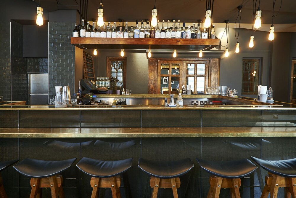 Hotel Bar