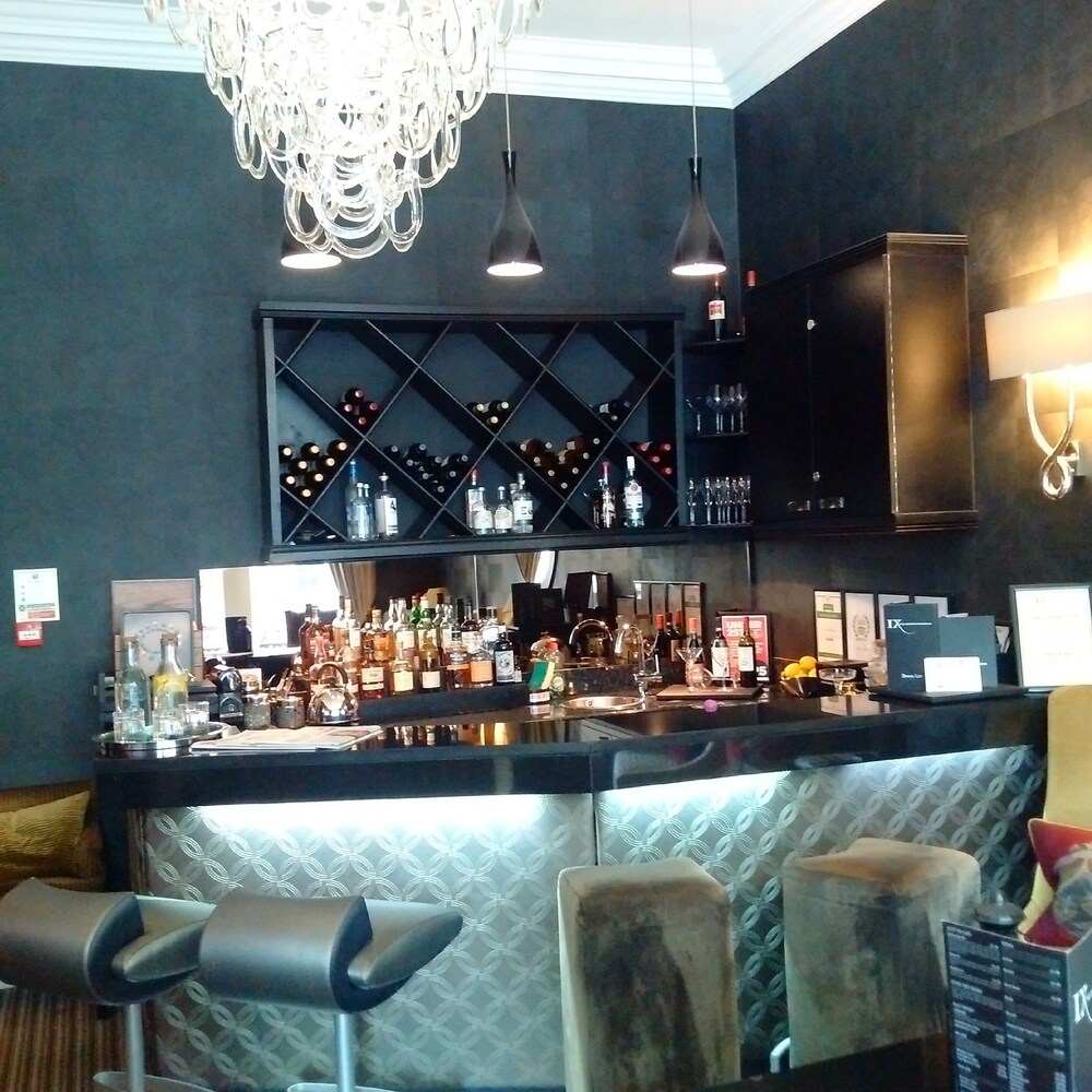 Hotel Bar