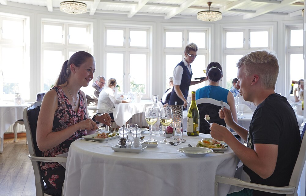 Couples Dining
