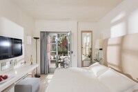 Bungalow, Garden View