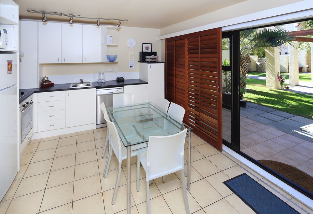 Standard Apartment, 2 Bedrooms, Courtyard Area - Living Area