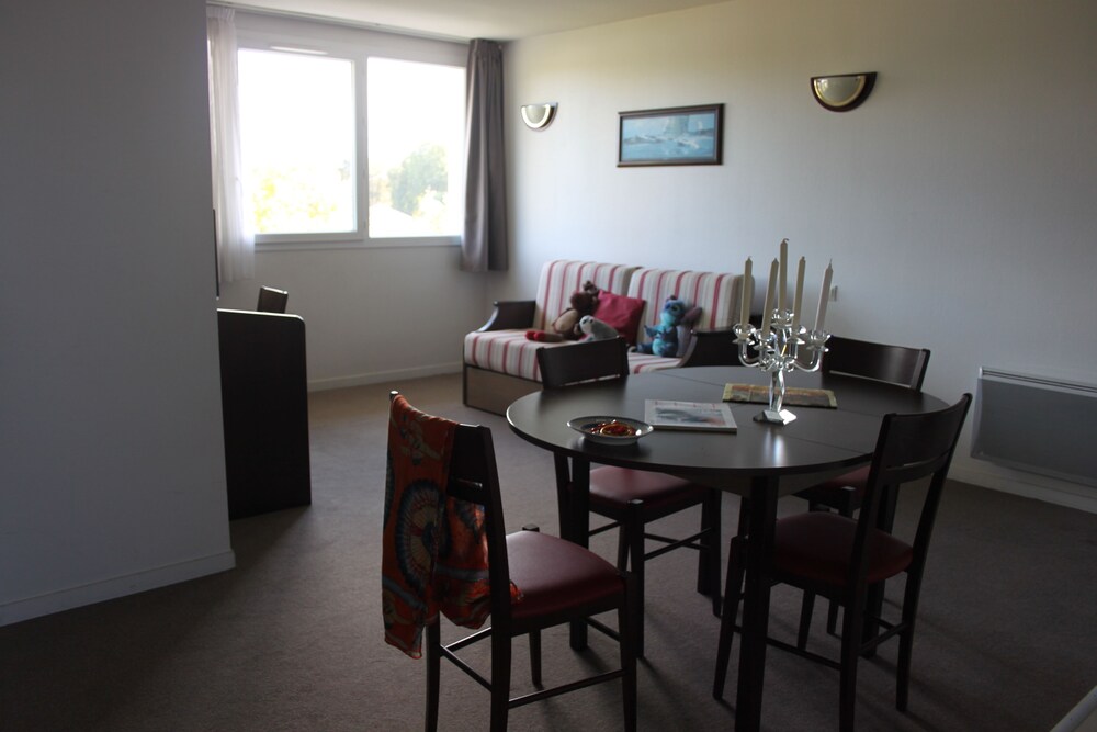 Efficiency, Suite, Multiple Beds, Non Smoking - Living Area