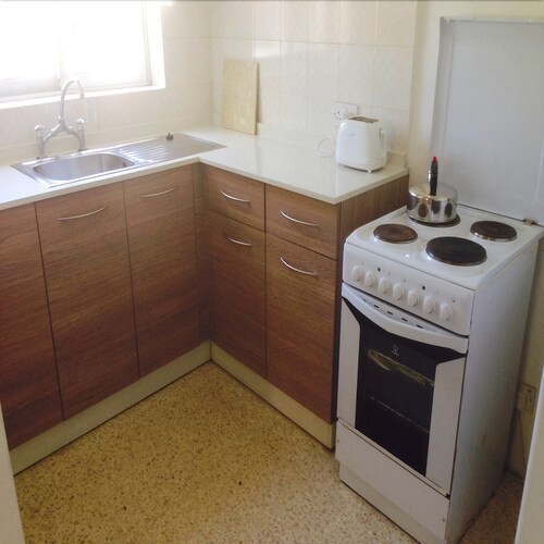 Cocina básica en la habitación