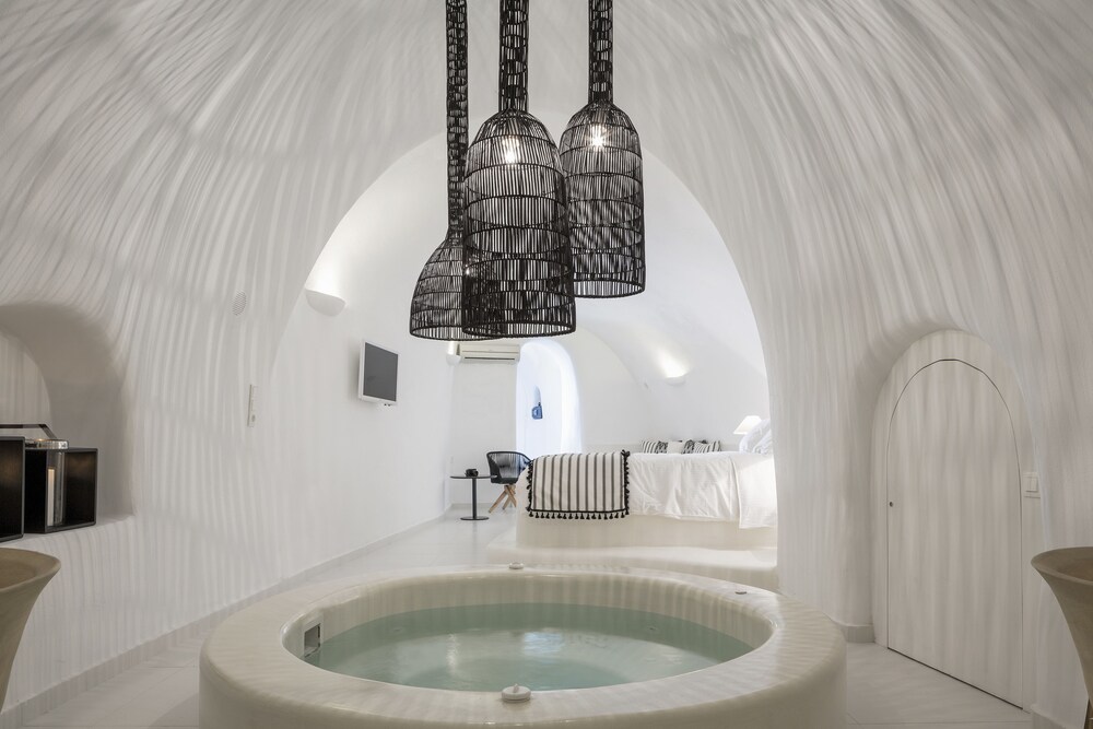 Deep Soaking Bathtub