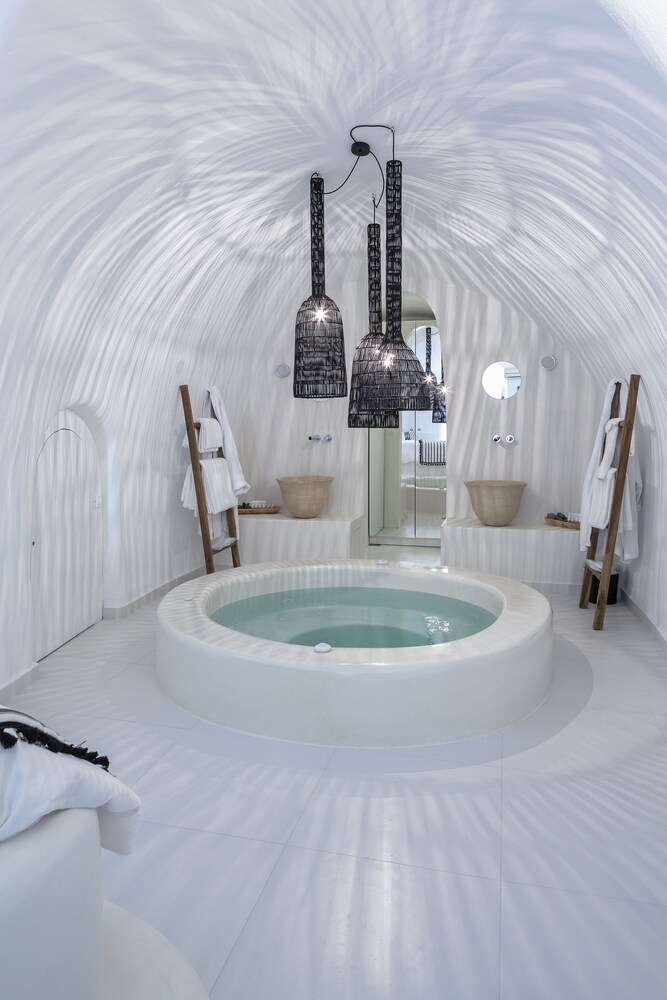 Deep Soaking Bathtub