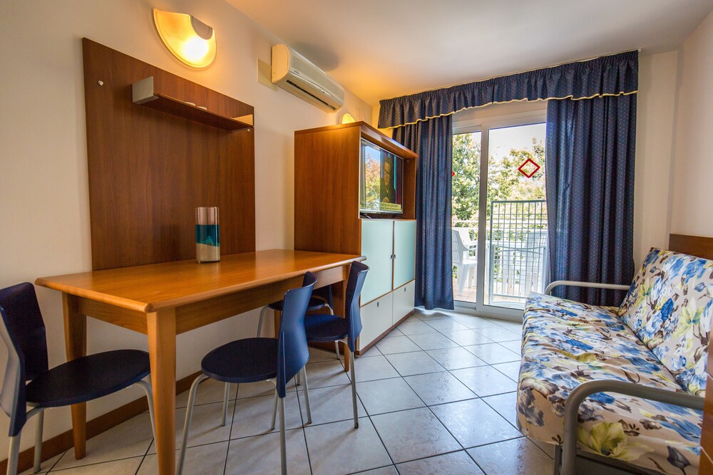 Superior Apartment, 1 Bedroom, Sea View (2+2) - Living Area