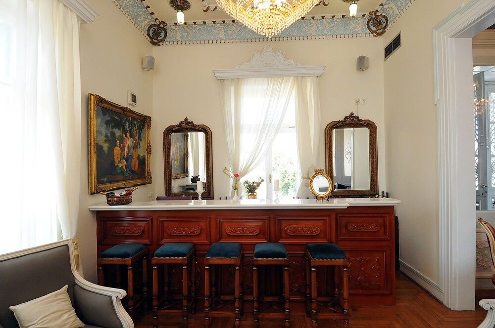 Hotel Bar