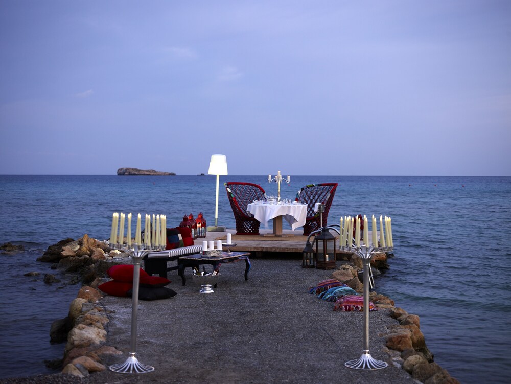 Couples Dining