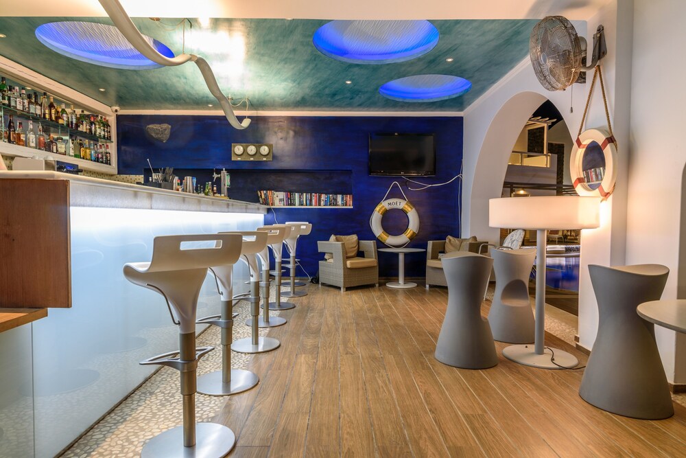 Hotel Lounge
