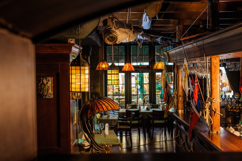 Hotel Bar