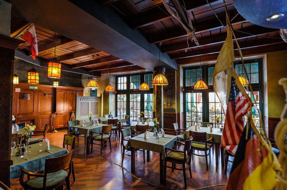 Hotel Bar