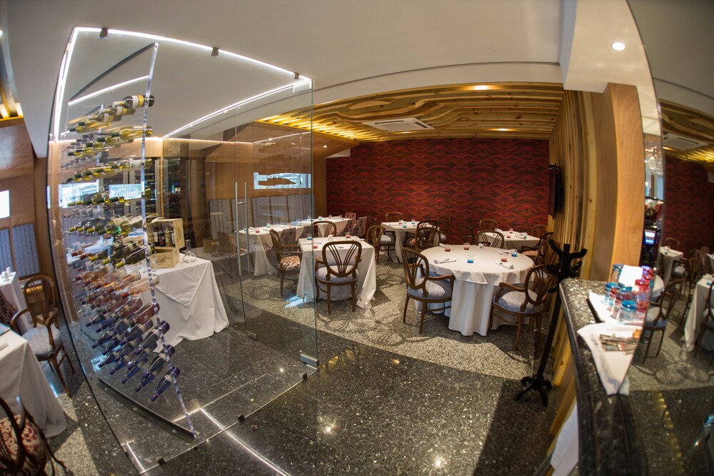 Family Dining