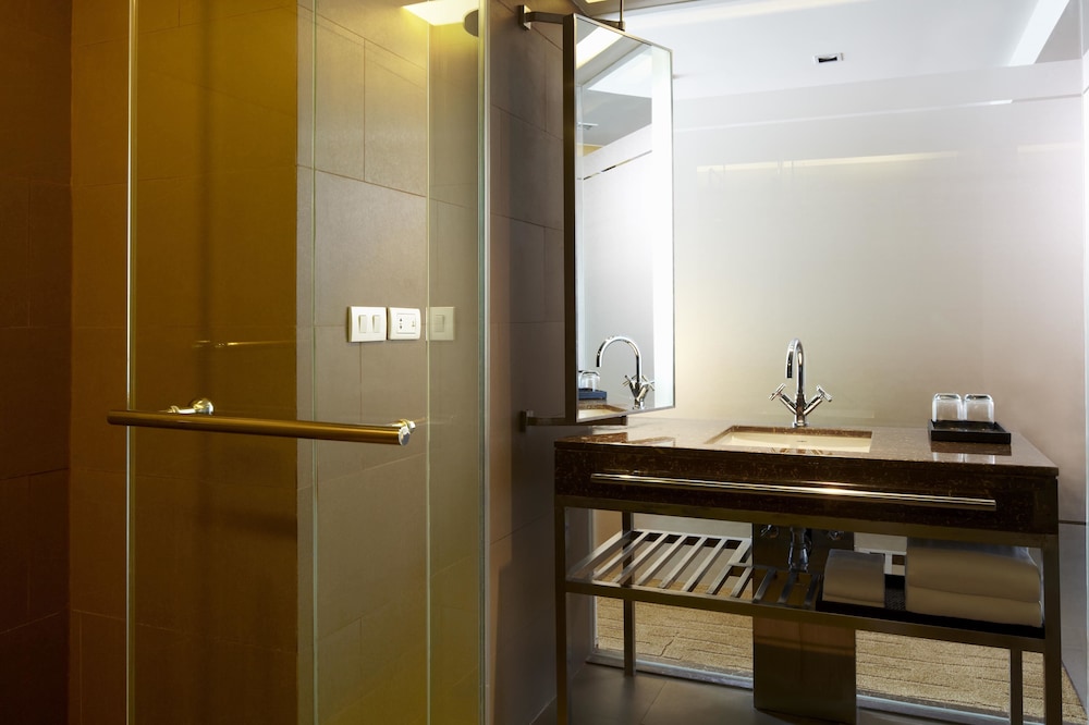 Bathroom, JC Kevin Sathorn Bangkok Hotel