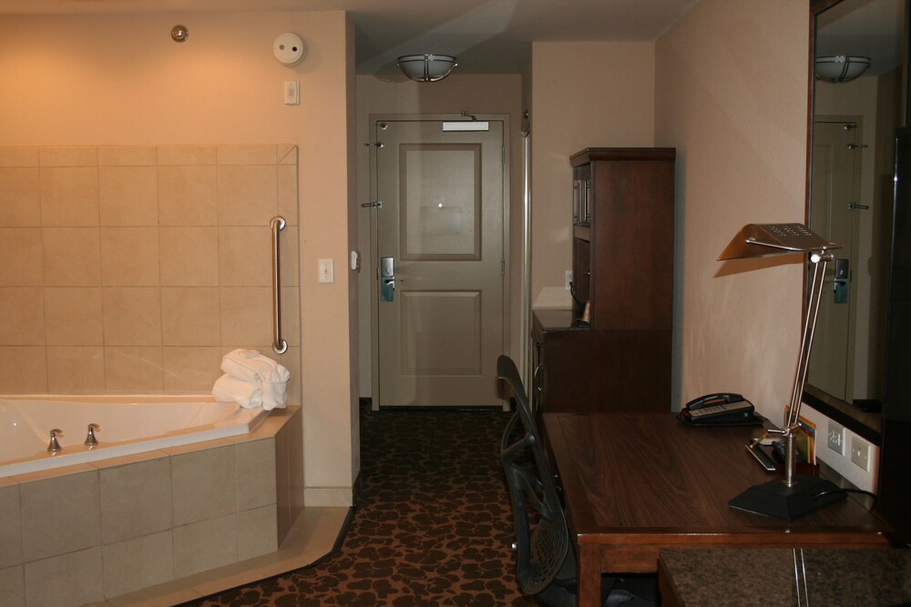 Deep Soaking Bathtub